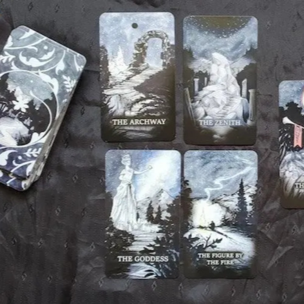 エンドレスなオラクルの手描きのミリオラマカード、デッキ、9x - Tarot Deck With Guidebook のレビューと価格