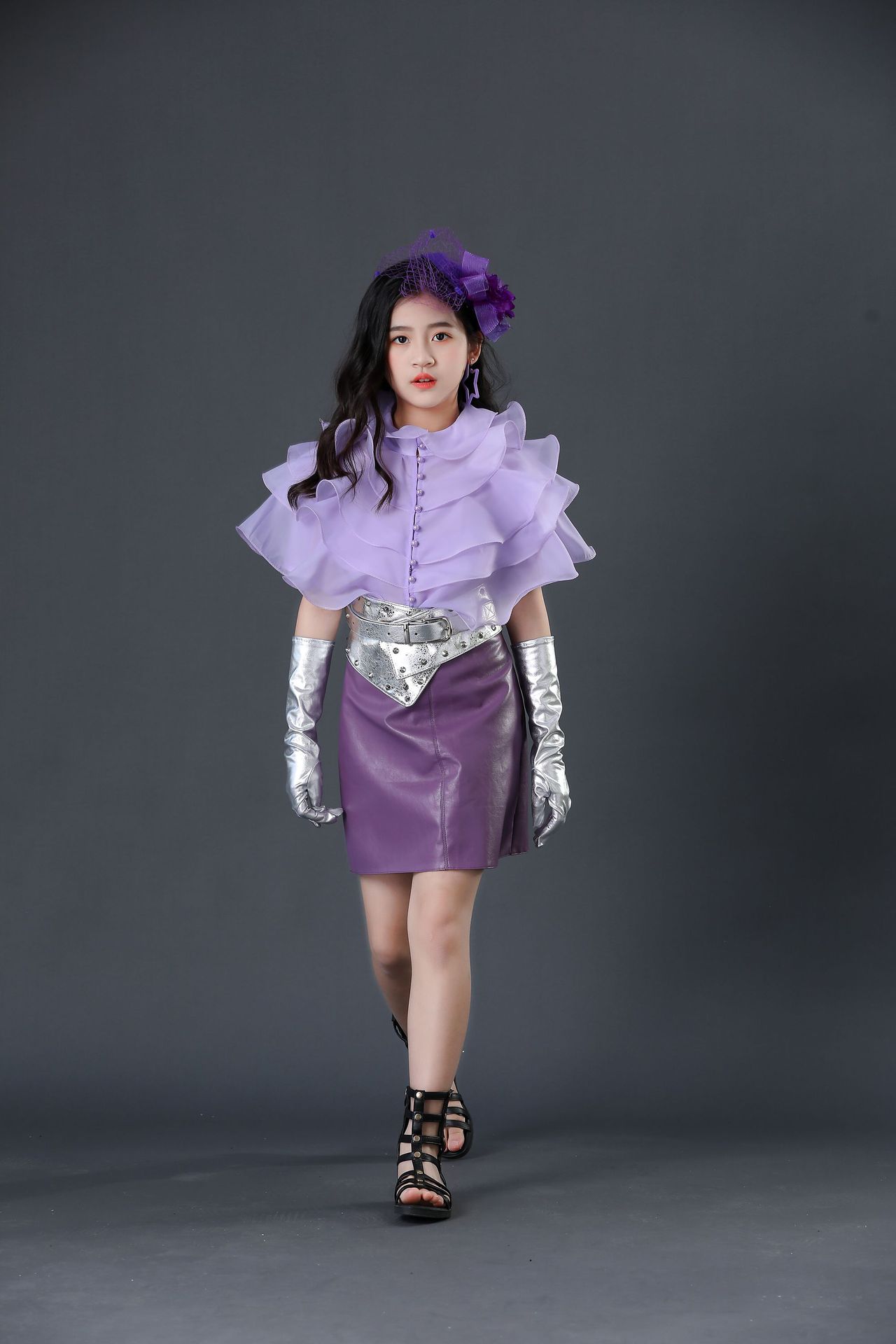 子供用マカロントレンディな服女の子の滑走路ファッションパーソ - Magazines のレビューと価格