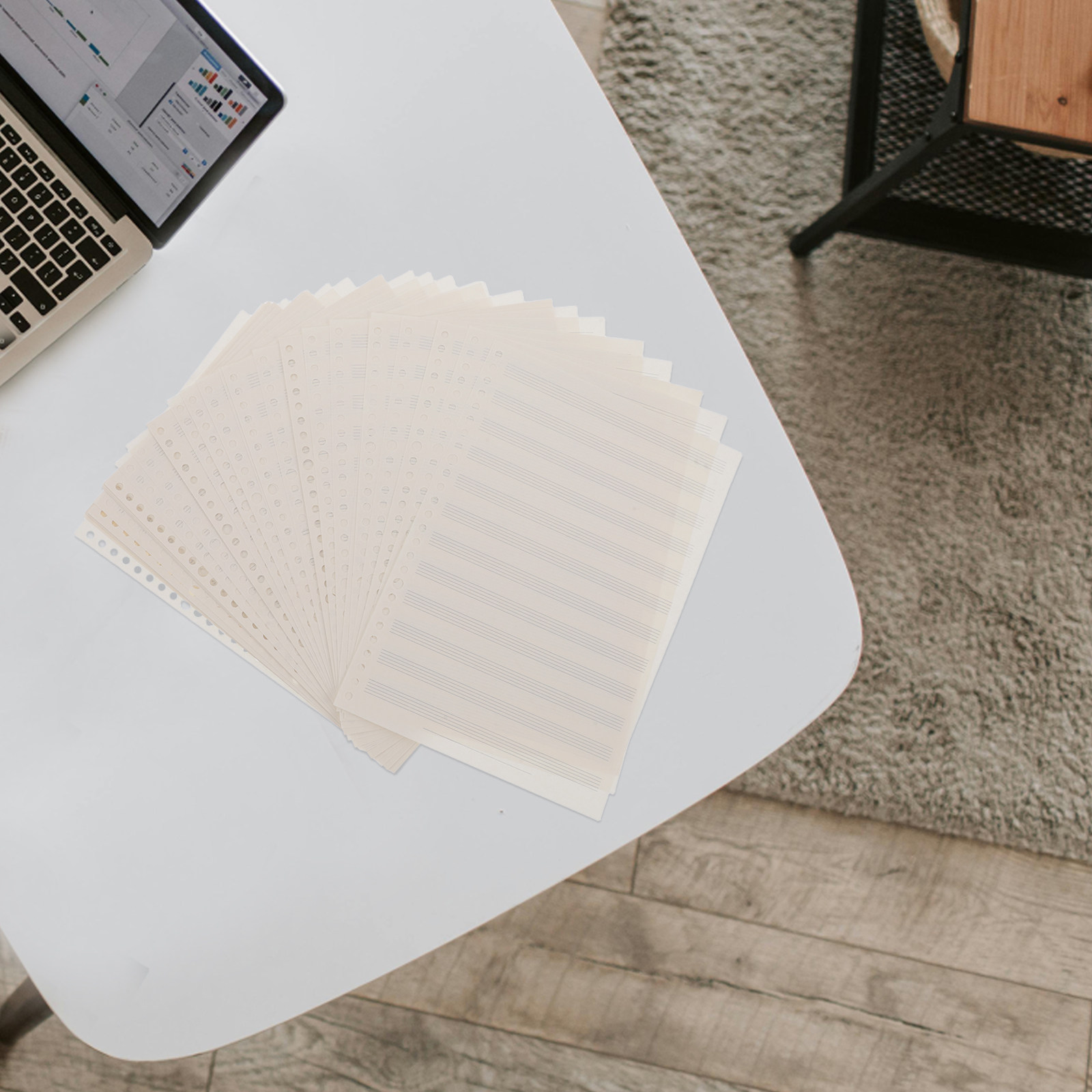 ギター楽譜ノート、ルーズリーフの白紙原稿用紙、細い透明な線入 - Blank Sheet Music Notebook のレビューと価格